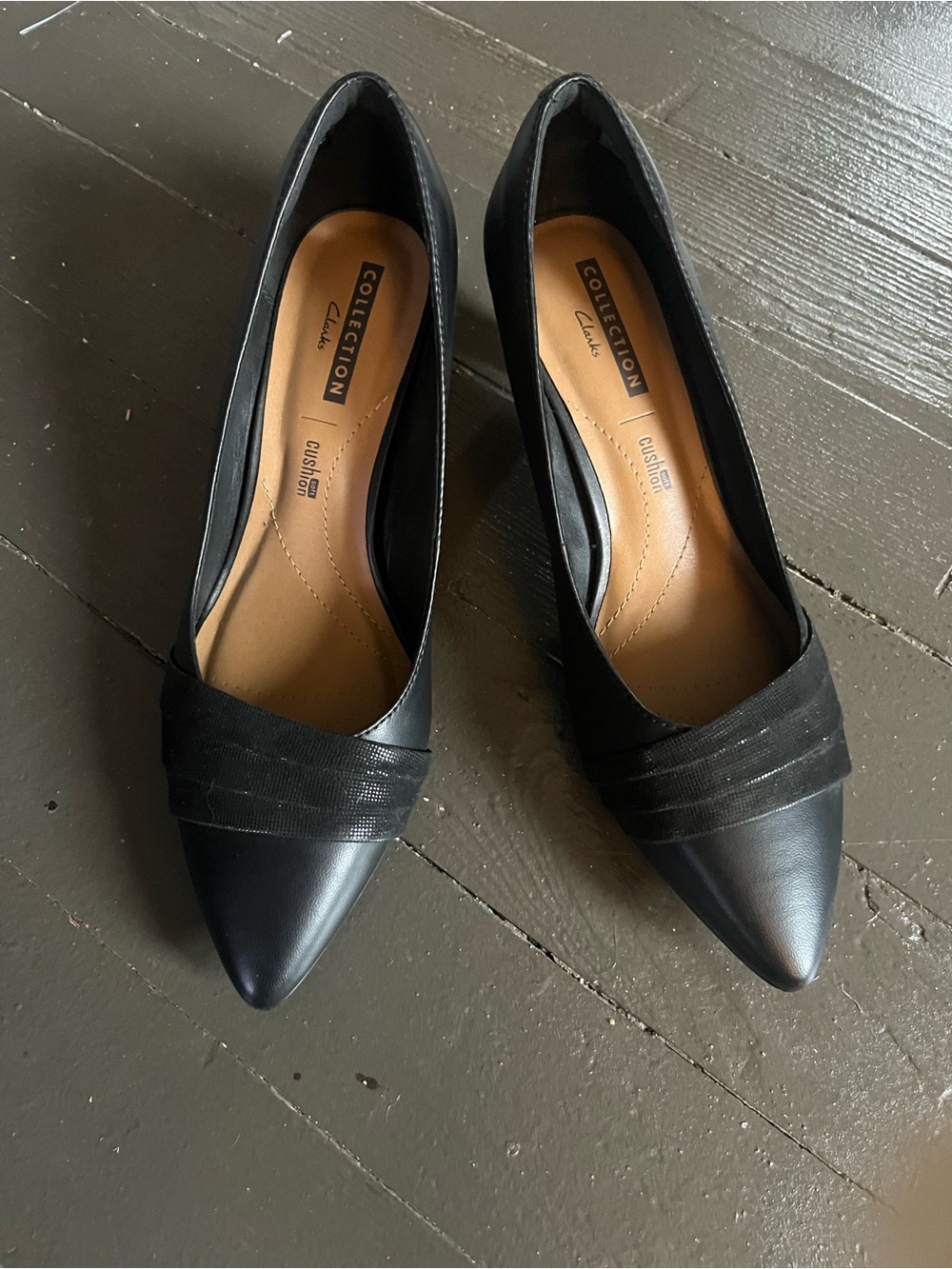 Clarks Crewso Maddie Black Pointed-Toe Low Heel Pumps - Picture 8 of 12